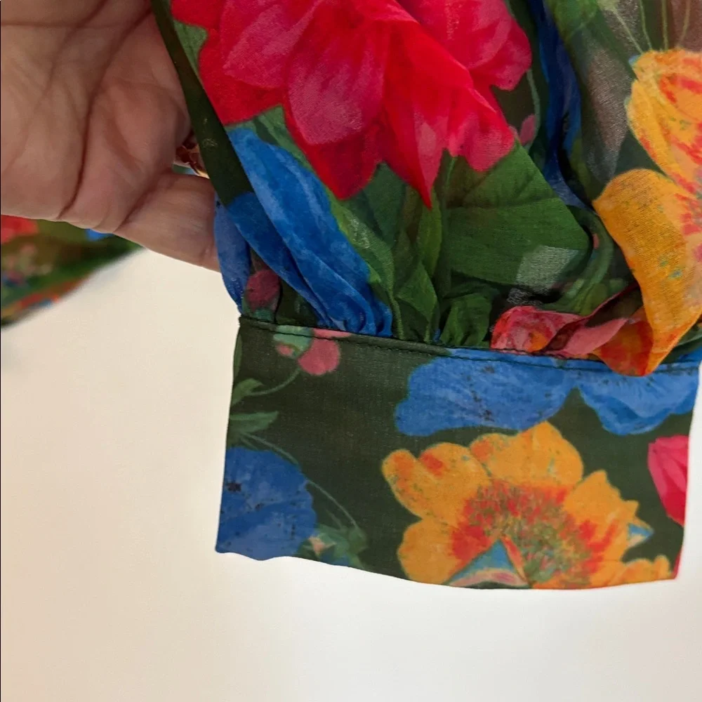 Brand of OLIVCEUS. Floral red and blu and green and  yelow. Size M - Picture 4 of 8